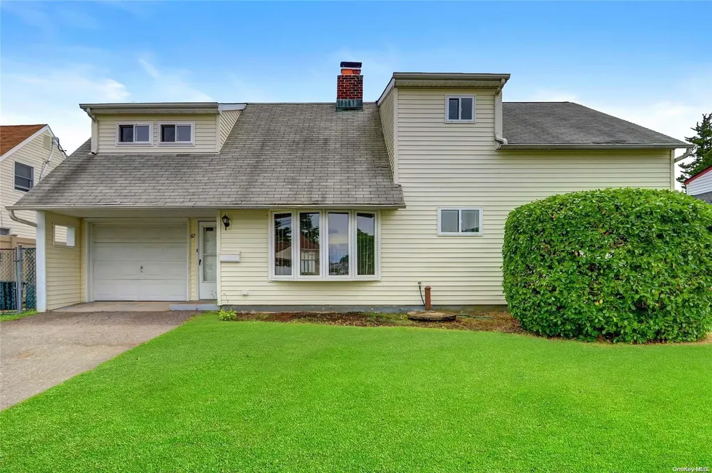 67 Blackbird Lane Levittown NY 11756