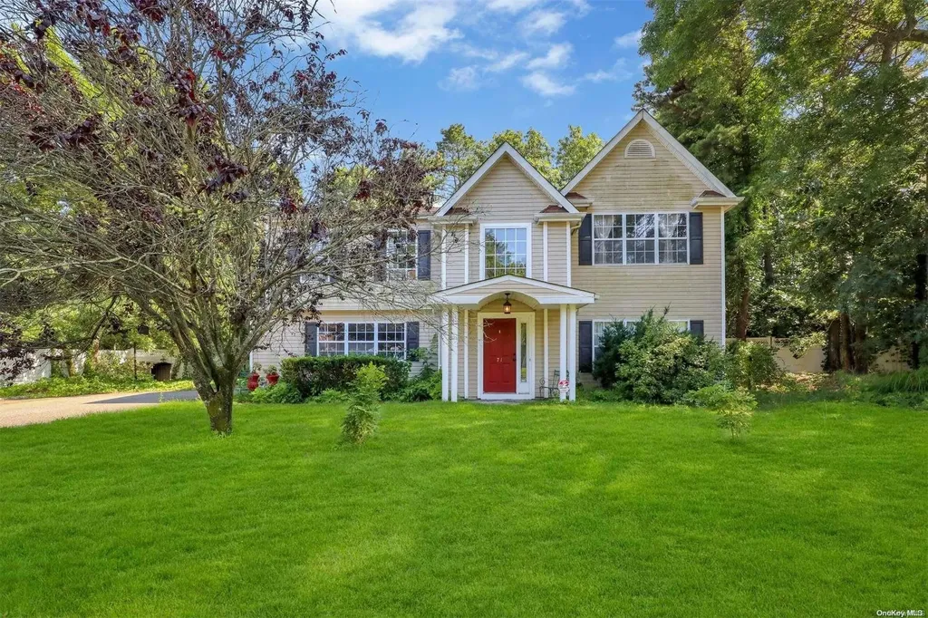 71 Chardonnay Drive Coram NY 11727