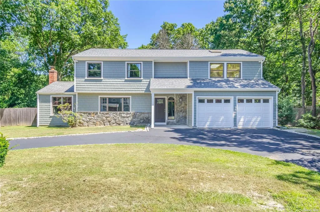 11 Watermill Way Ridge NY 11961