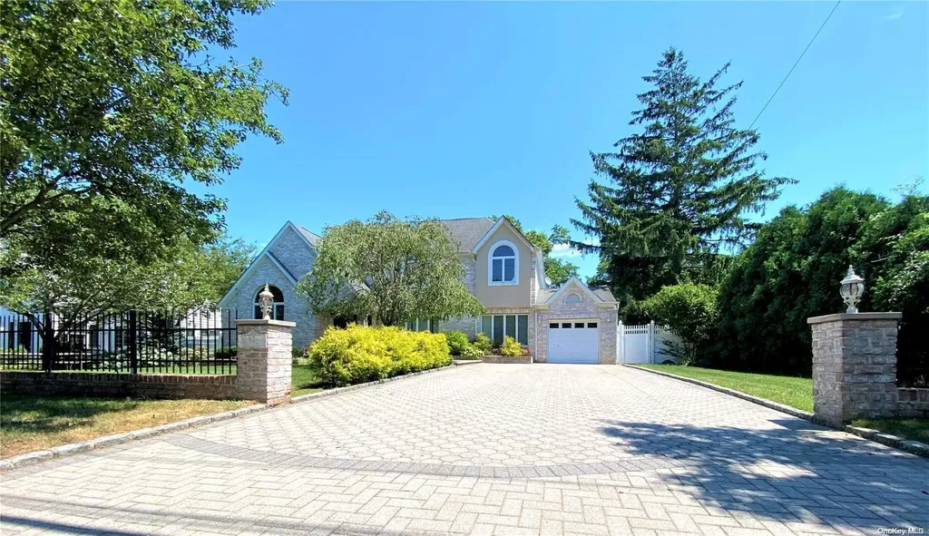 87 Eaton Lane West Islip NY 11795