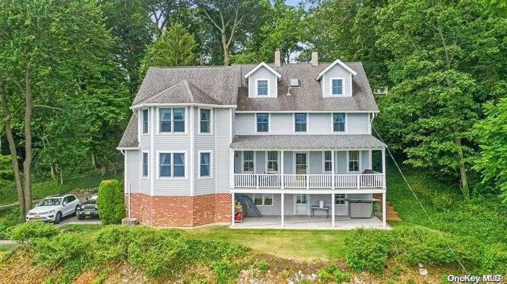203 Coolidge Drive Centerport NY 11721