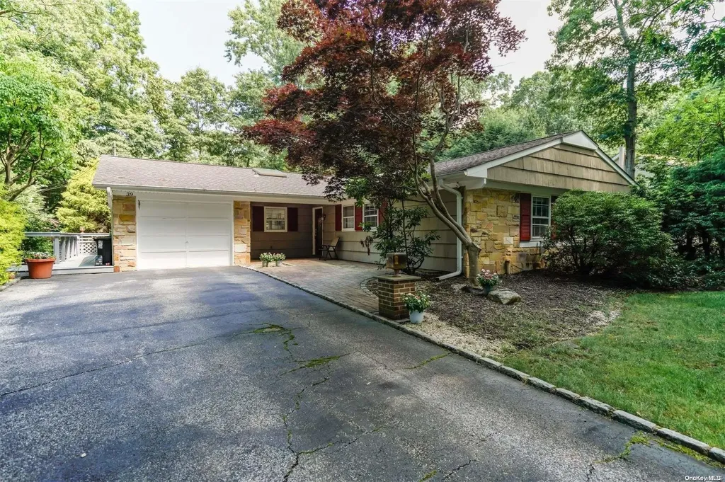 39 Skylark Lane Stony Brook NY 11790