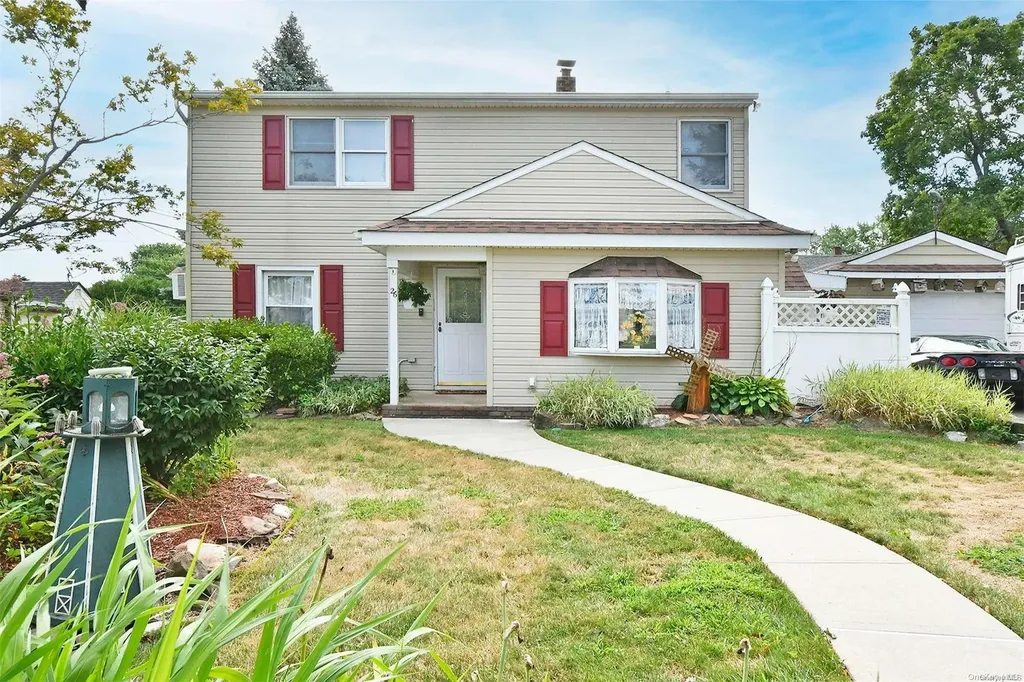 26 Leaf Lane Levittown NY 11756