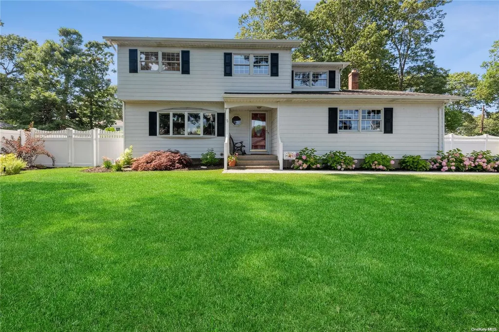 61 Vanderbilt Avenue Saint James NY 11780