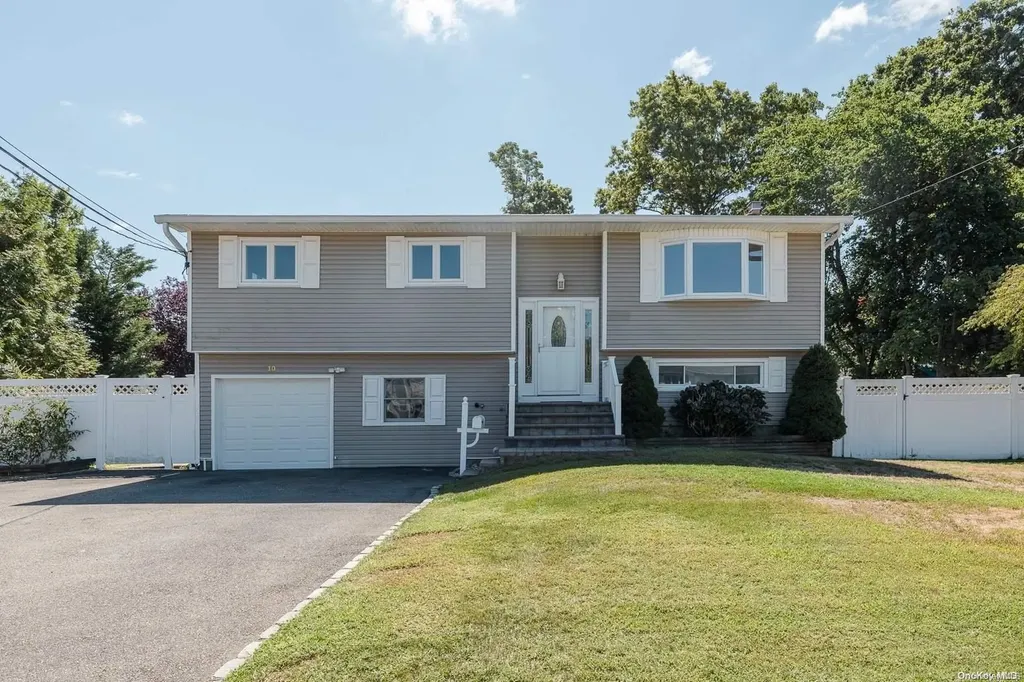 10 40th Street Islip NY 11751