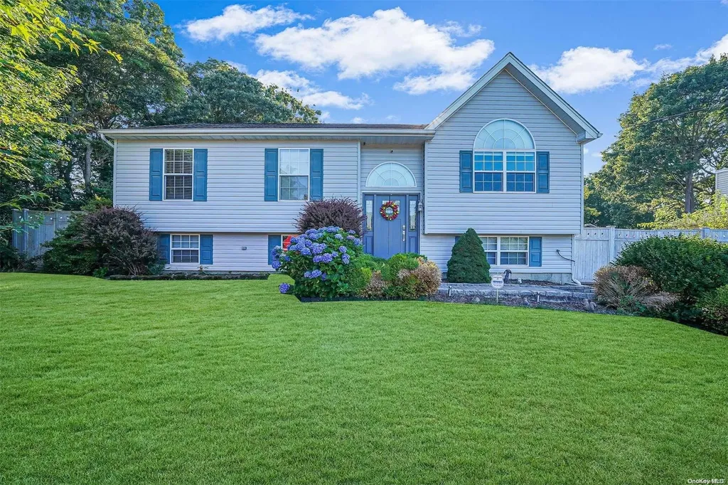 6 Betts Place Mastic NY 11950