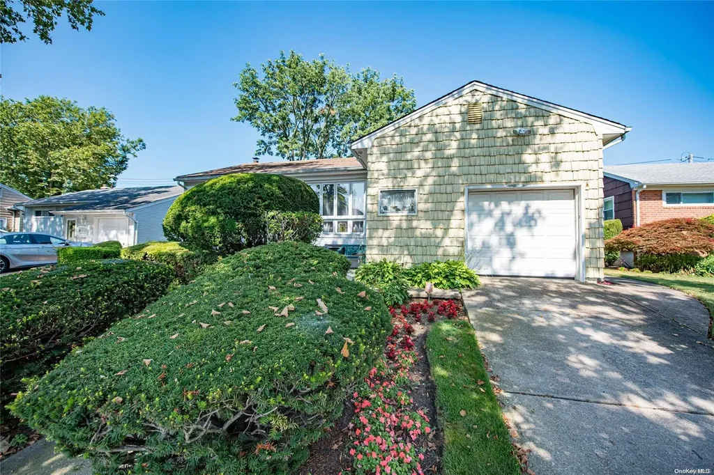22 Darewood Lane Valley Stream NY 11581