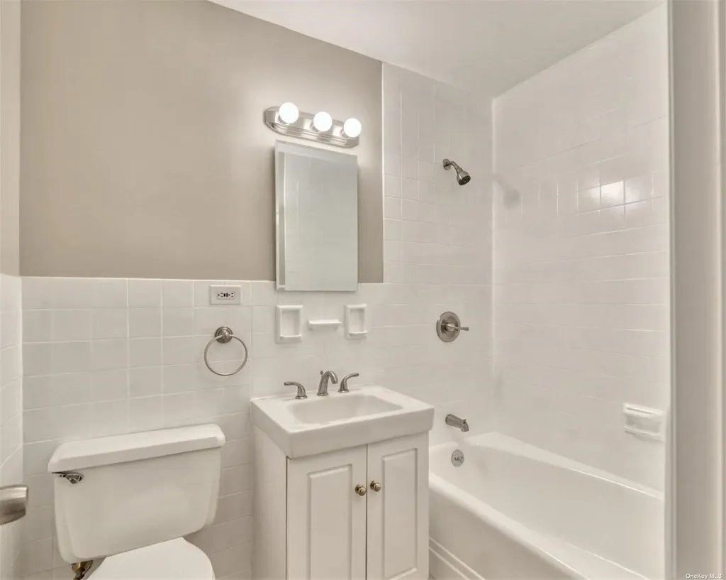 166-25 Powells Cove Boulevard Beechhurst NY 11357