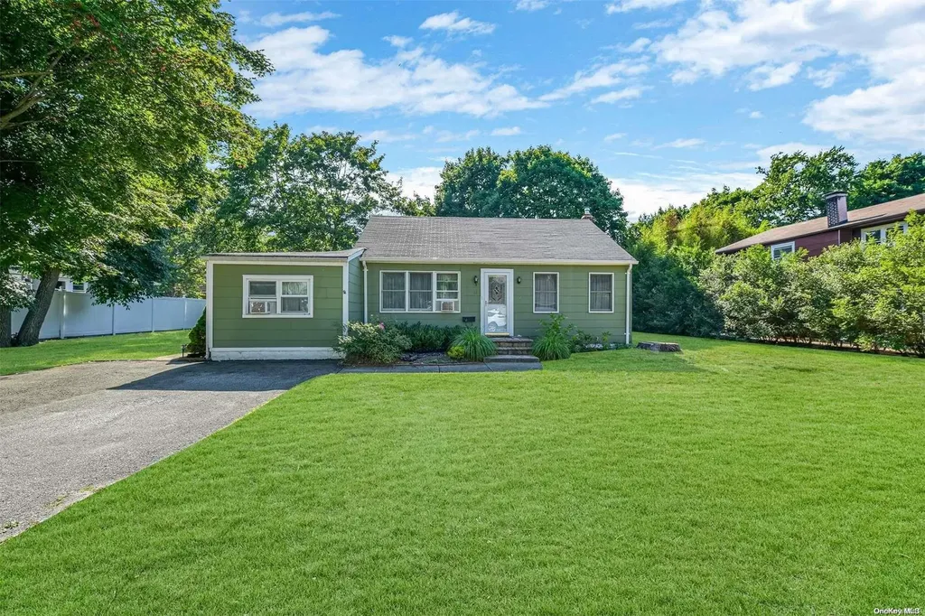 16 Willis Avenue Ronkonkoma NY 11779