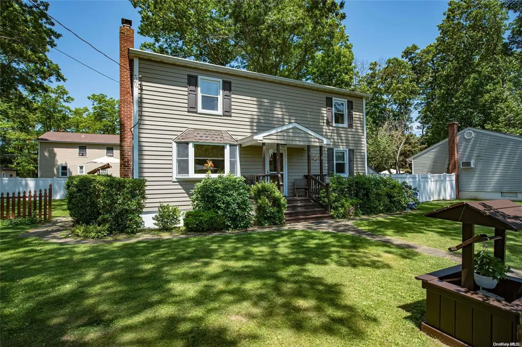 7 Crown Road Rocky Point NY 11778