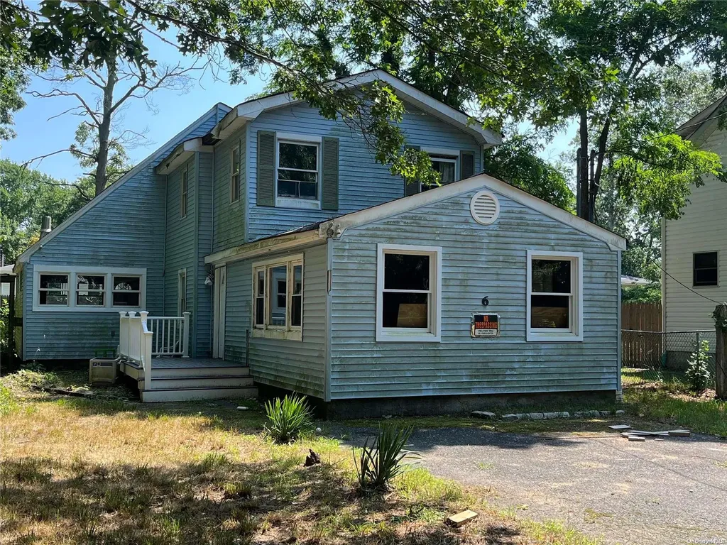 6 Boonar Street Mastic NY 11950