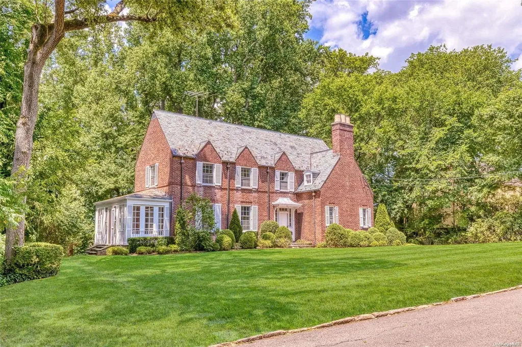 11 Overlook Road Scarsdale NY 10583