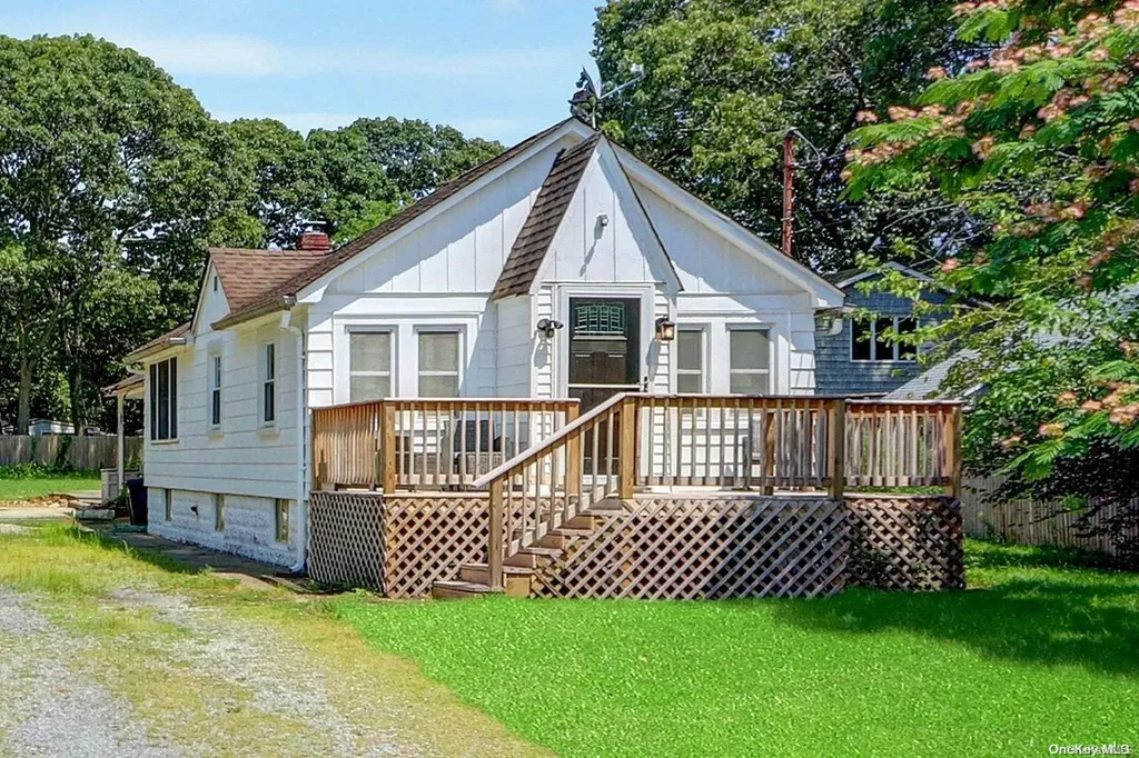 15 Rose Place Selden NY 11784