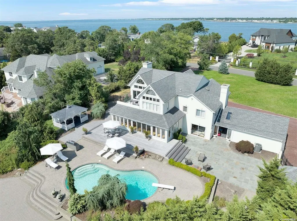 59 W Bayberry Road Islip NY 11751