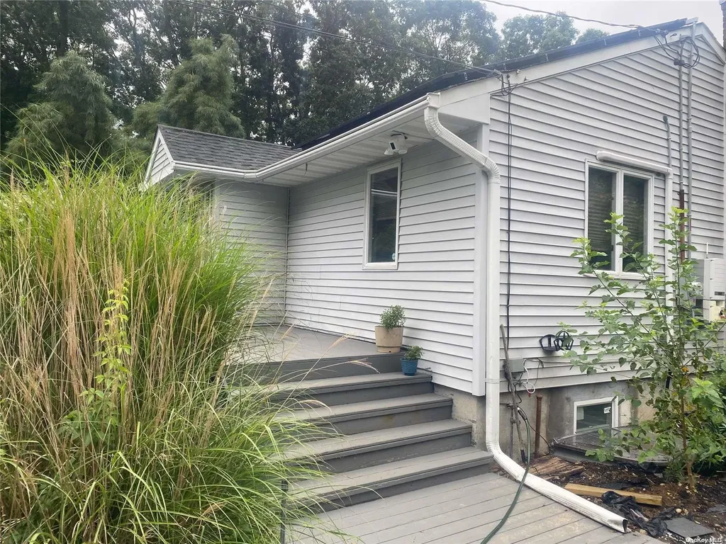 206 Hawthorne Street Mastic NY 11950