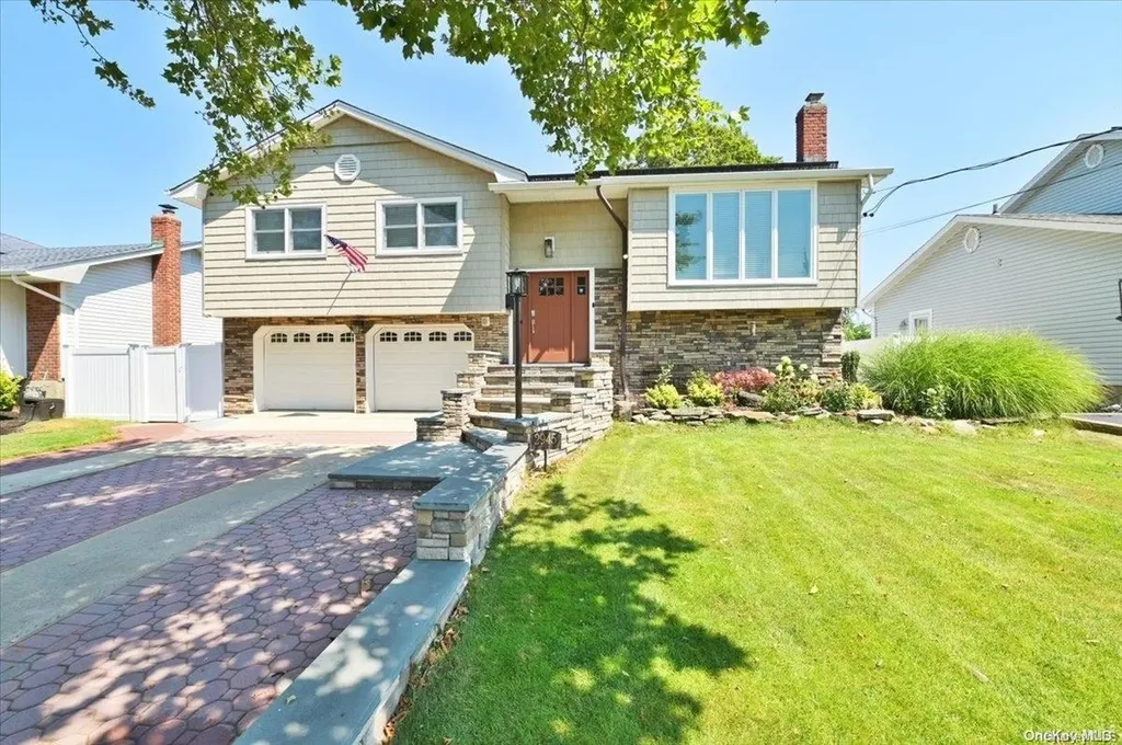 2945 Hampton Court Wantagh NY 11793
