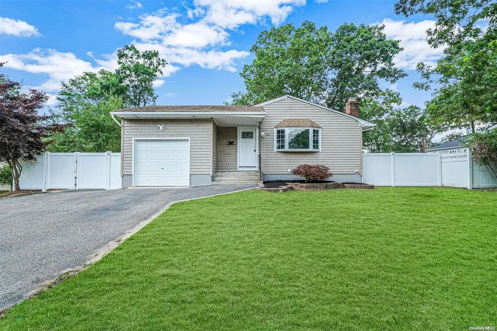 126 Schoenfeld Boulevard Patchogue NY 11772