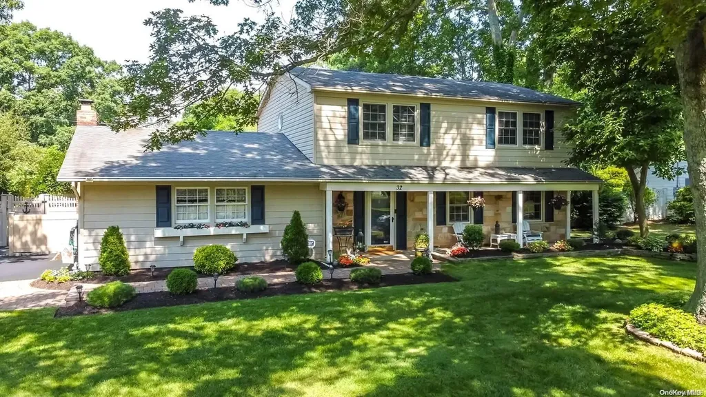 32 Wedgewood Drive Coram NY 11727