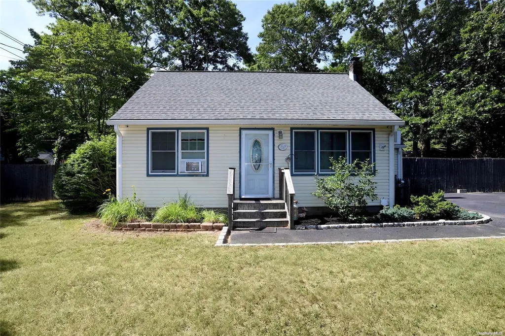 67 Queen Road Mastic Beach NY 11951