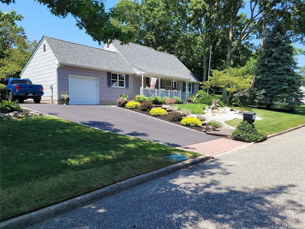 248 Parkside Avenue Miller Place NY 11764