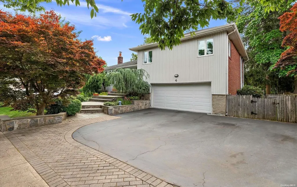 4 Radnor Road Plainview NY 11803