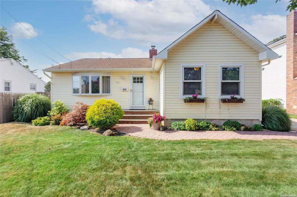 611 Bermuda Road West Babylon NY 11704