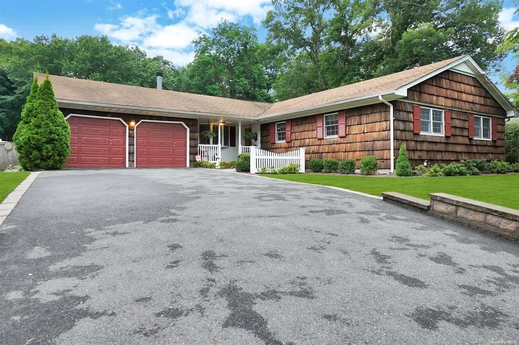 16 Rustic Road Yaphank NY 11980
