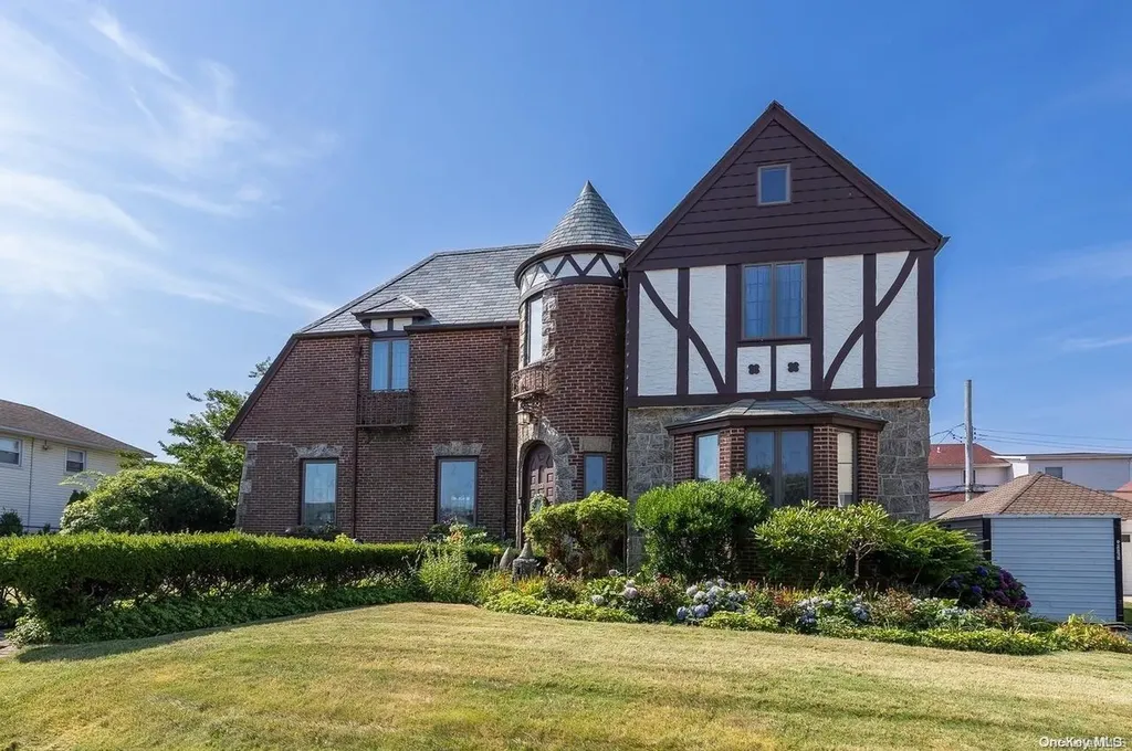 120 W Beech Street Long Beach NY 11561