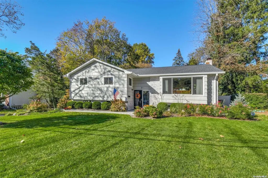 21 Biscayne Drive Huntington NY 11743
