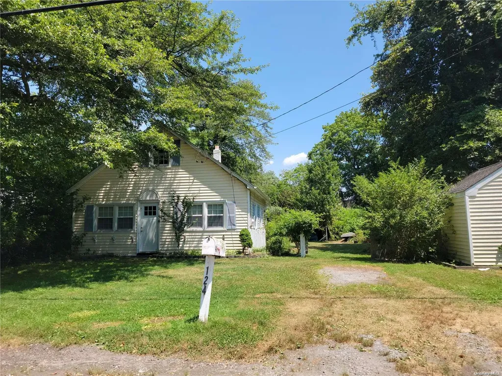 124 Jefferson Drive Mastic Beach NY 11951