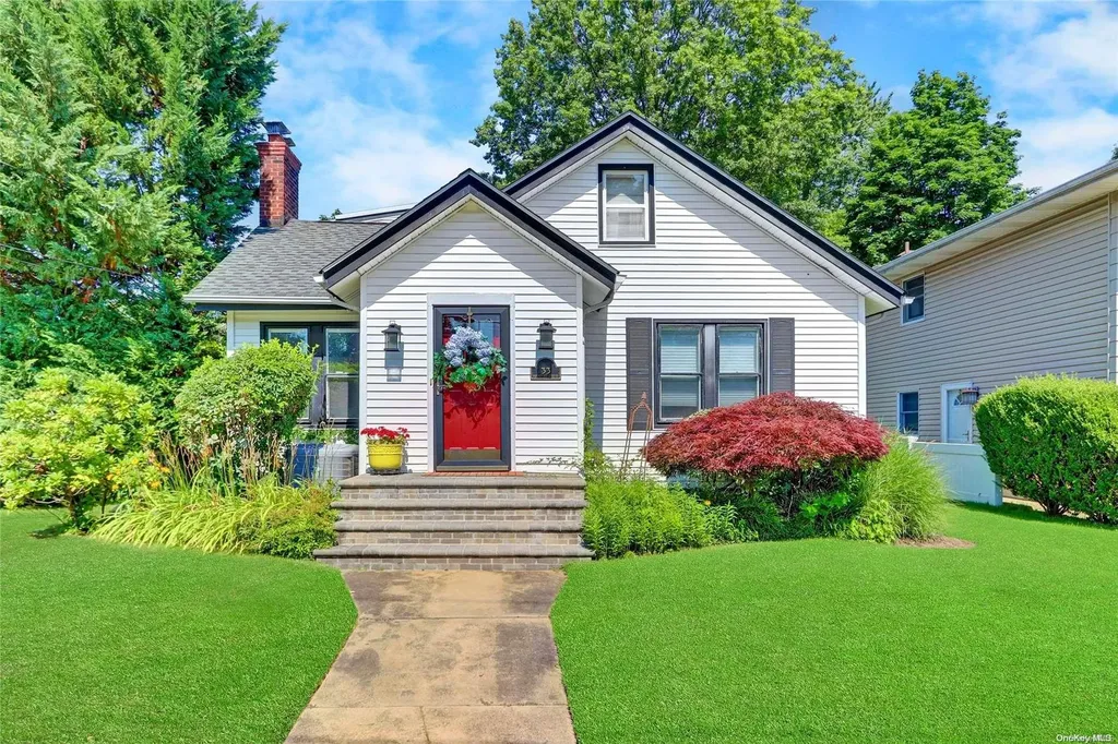 33 Roosevelt Avenue Malverne NY 11565