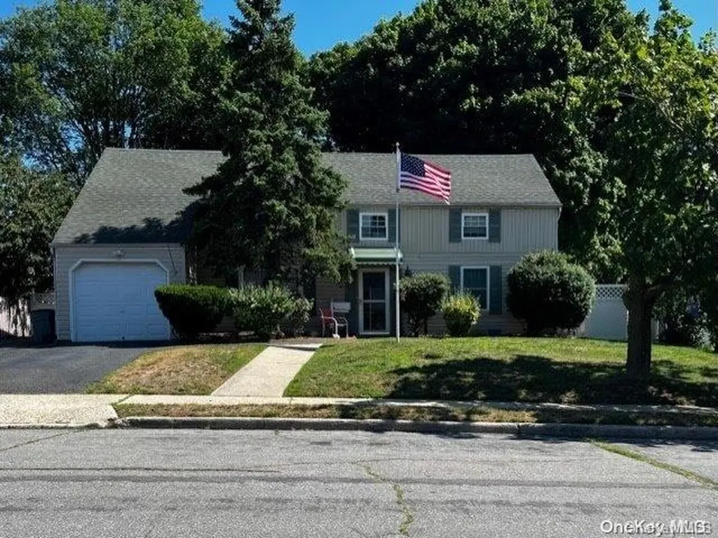 36 Hillsite Lane Central Islip NY 11722