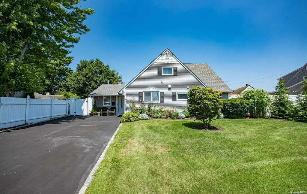 23 Spindle Road Hicksville NY 11801