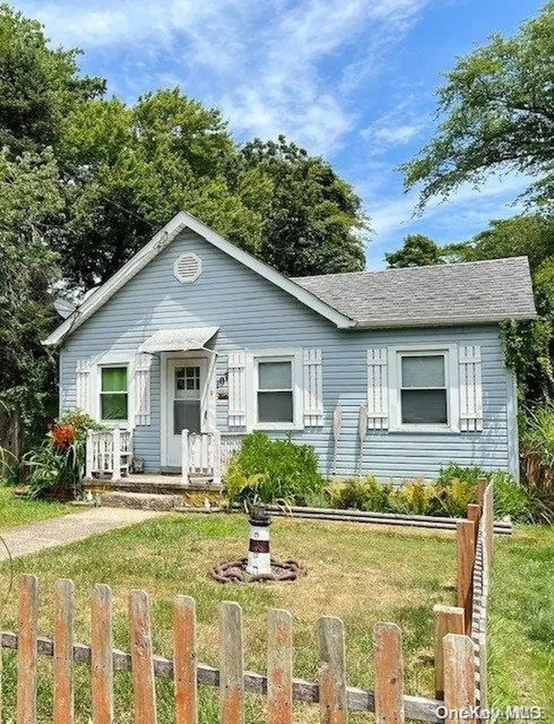 107 Jefferson Drive Mastic Beach NY 11951