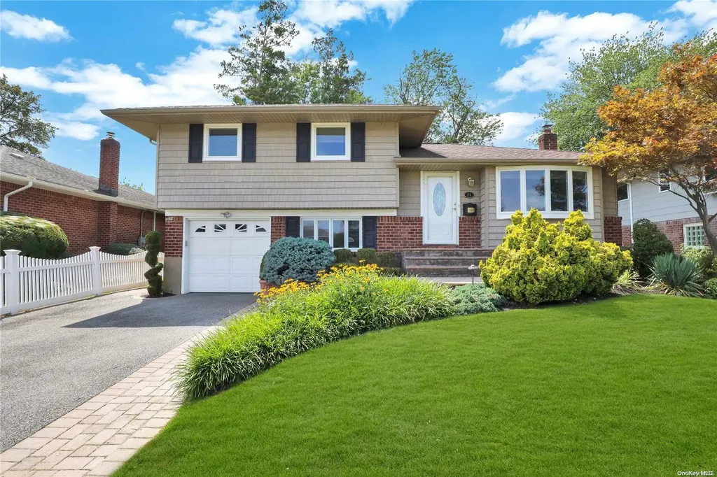 23 Spector Lane Plainview NY 11803