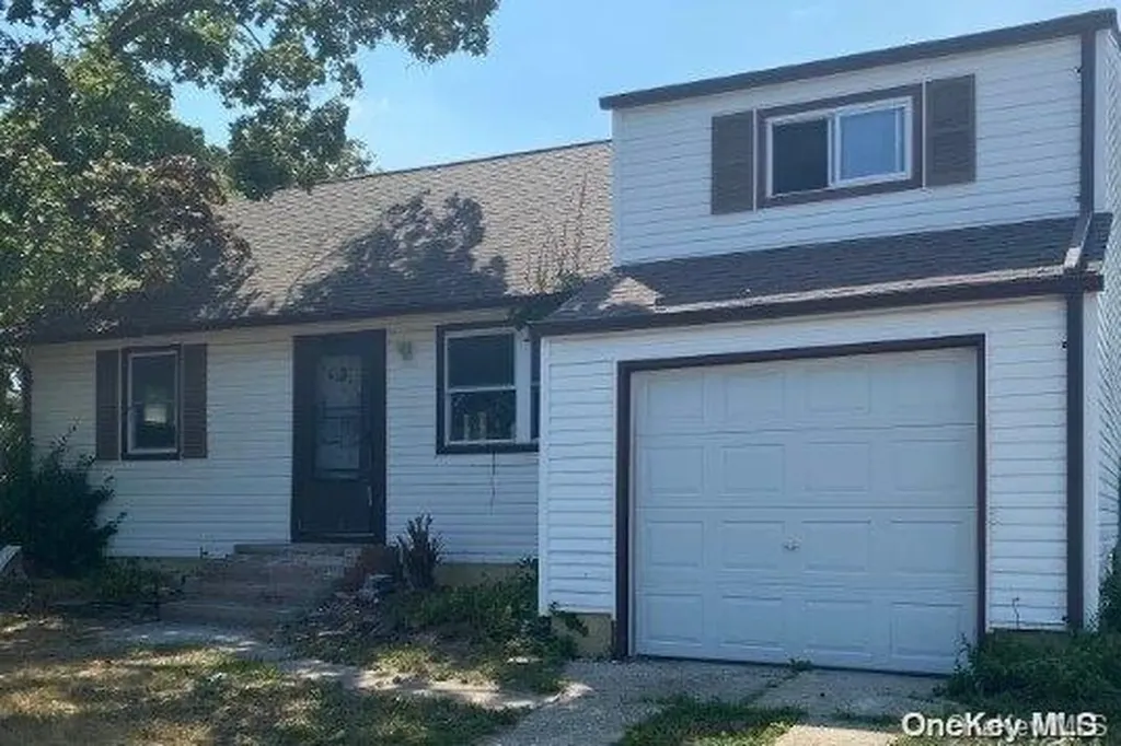151 Reynolds Road West Islip NY 11795
