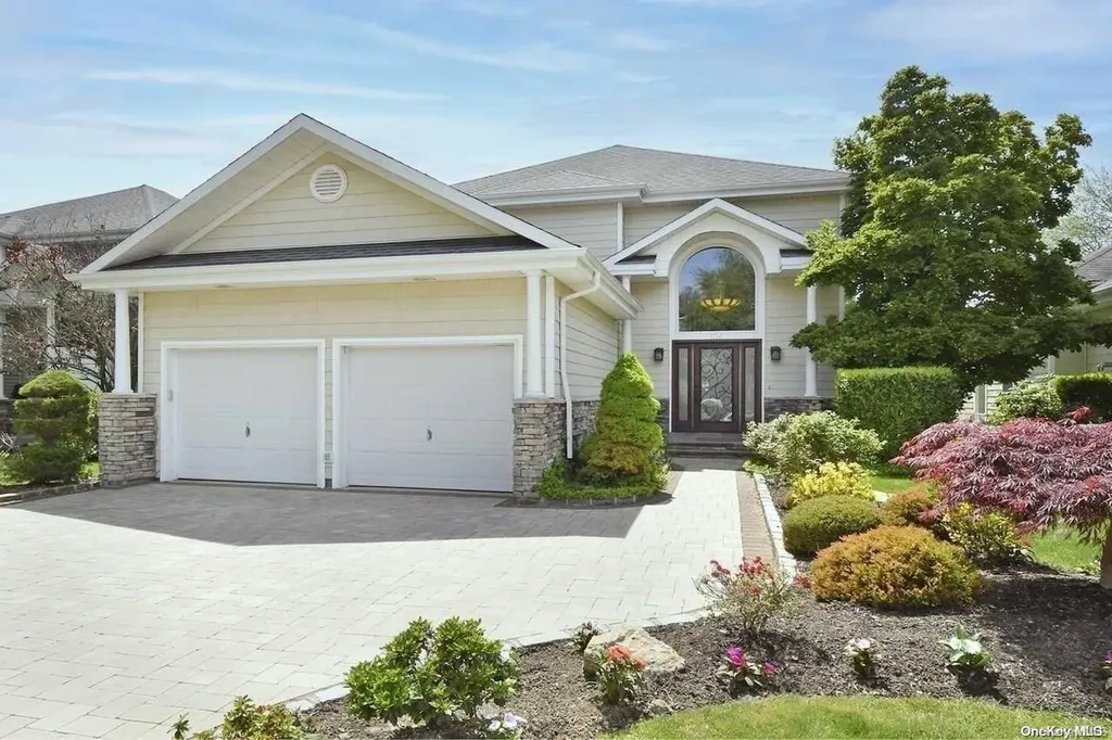 104 Redan Drive Smithtown NY 11787