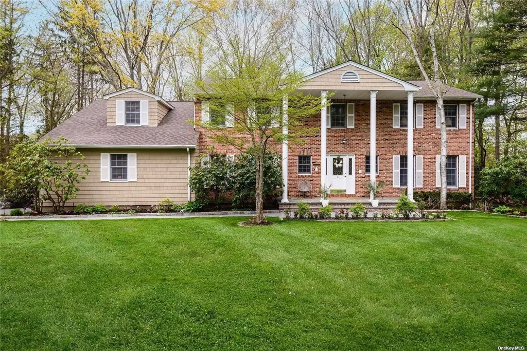 8 Waterford Way Syosset NY 11791