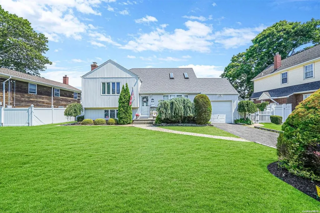 158 Berkeley Place Massapequa NY 11758