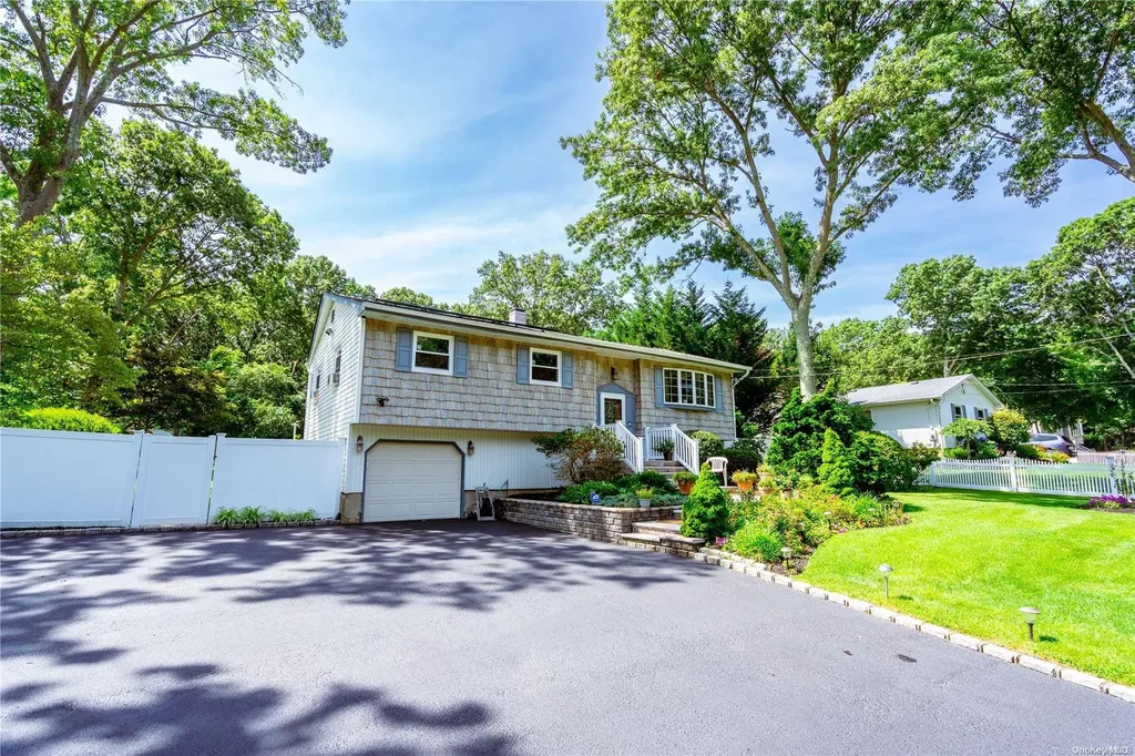 28 Nelson Road Selden NY 11784