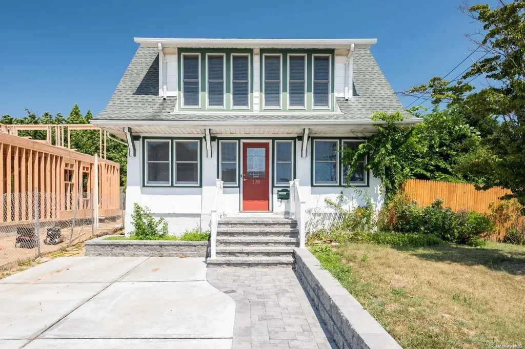 2159 Centre Avenue Bellmore NY 11710