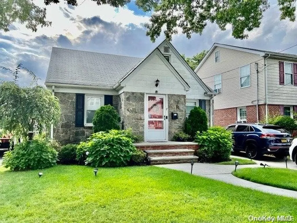 7 Lafayette Avenue Lynbrook NY 11563