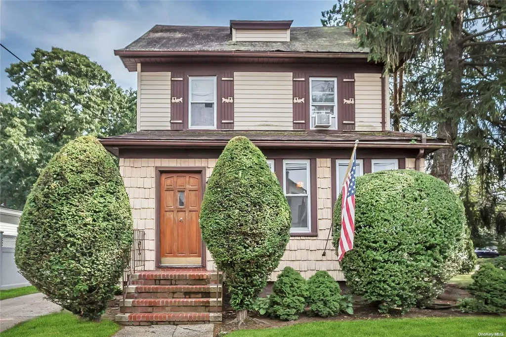 4 Lawrence Avenue Lynbrook NY 11563