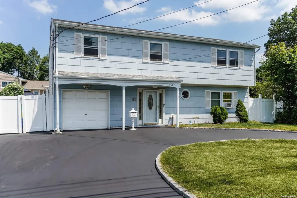 533 Windmill Avenue West Babylon NY 11704