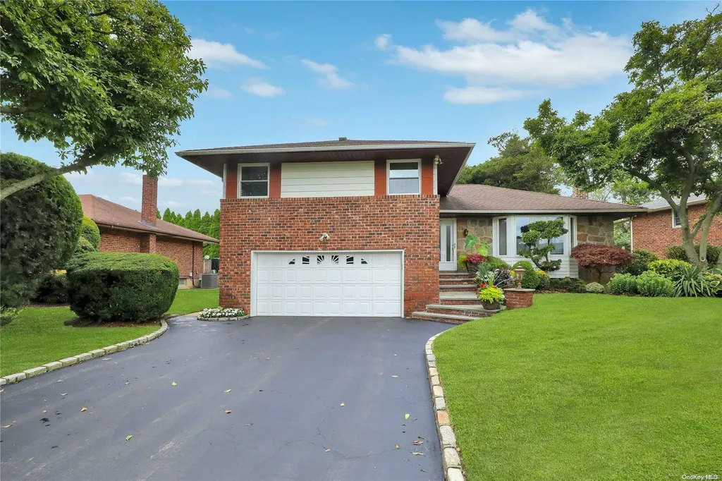 6 Berkley Lane Syosset NY 11791
