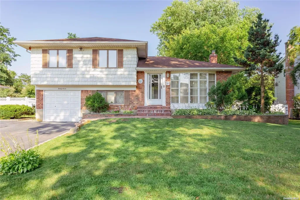 27 Pawnee Drive Commack NY 11725
