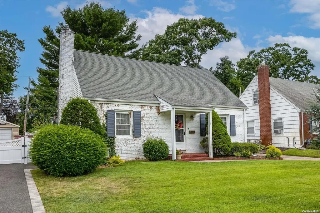 11 Briarcliff Drive Merrick NY 11566