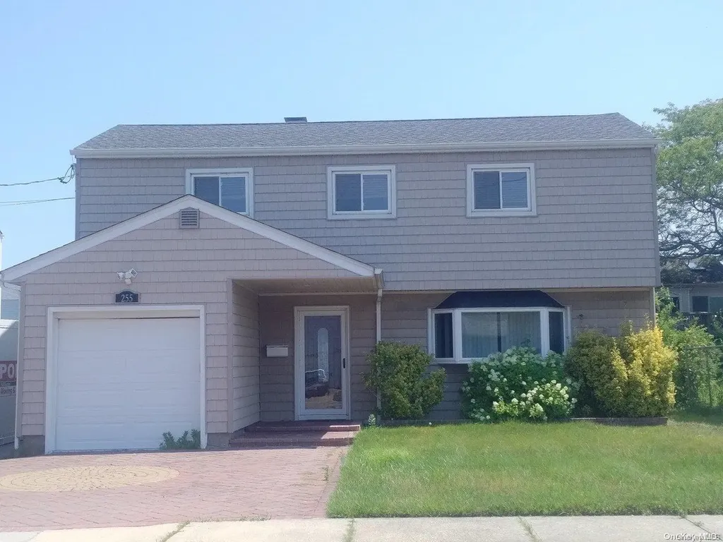 255 Branch Avenue Freeport NY 11520