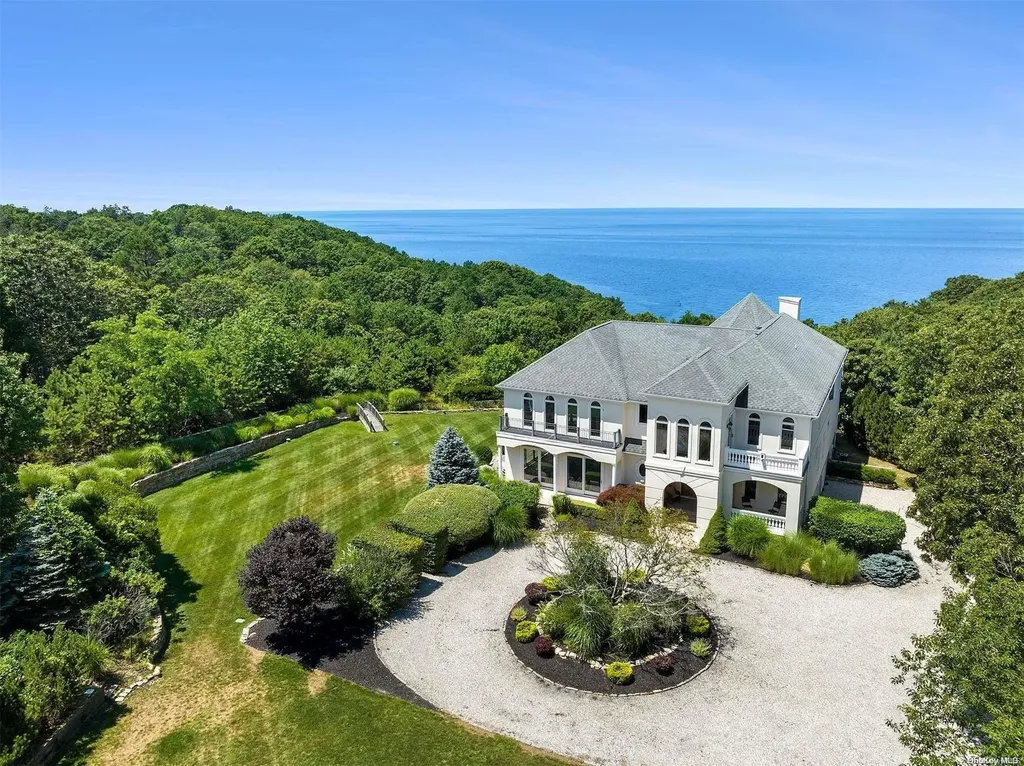 3172 Sound Avenue Riverhead NY 11901