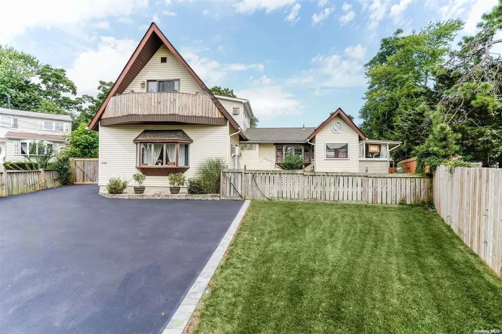 236 Sugarwood Lane Central Islip NY 11722